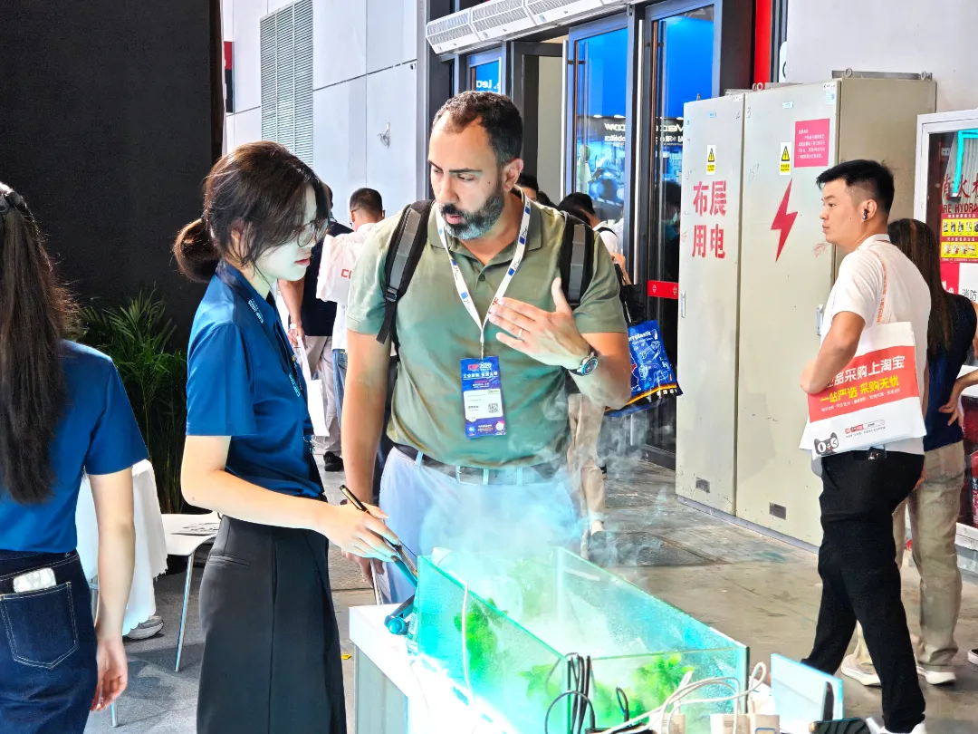 Onerugged’s exhibition area drew extensive attention, engaging numerous visitors with its innovative industrial solutions.