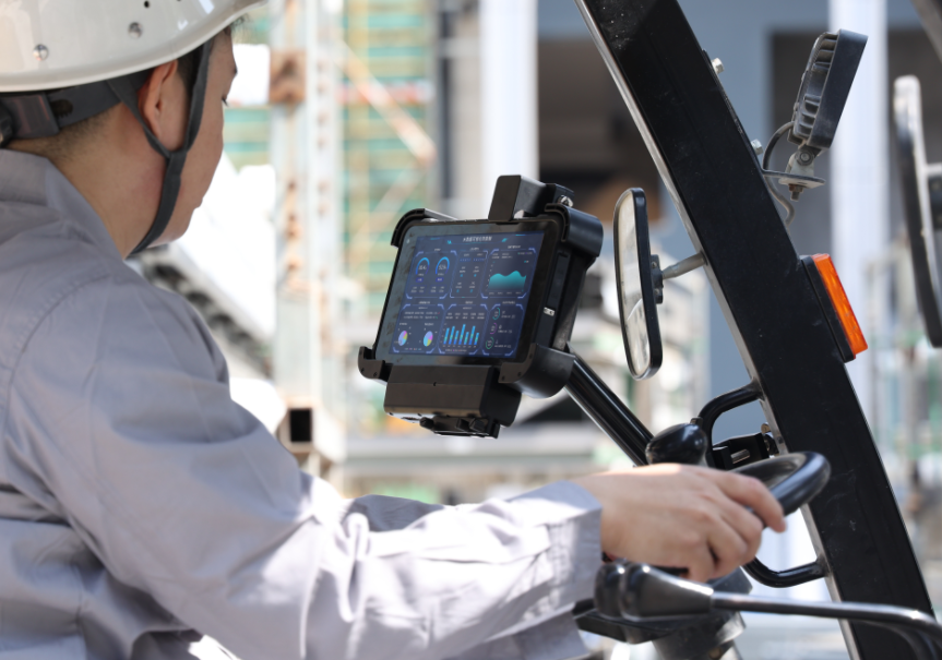 Onerugged provides the V10J industrial vehicle-mounted PC, installed directly in forklift cabins