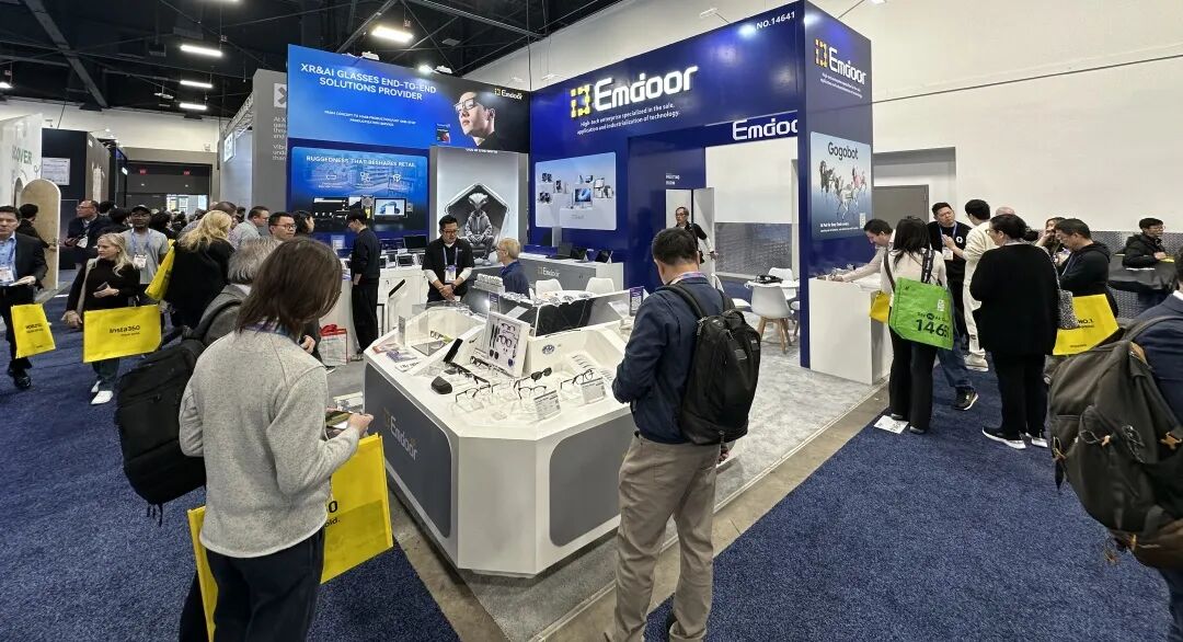 A wide array of Emdoor's industrial android panel pc and rugged ultrabook solutions generating lively discussions among booth visitors.