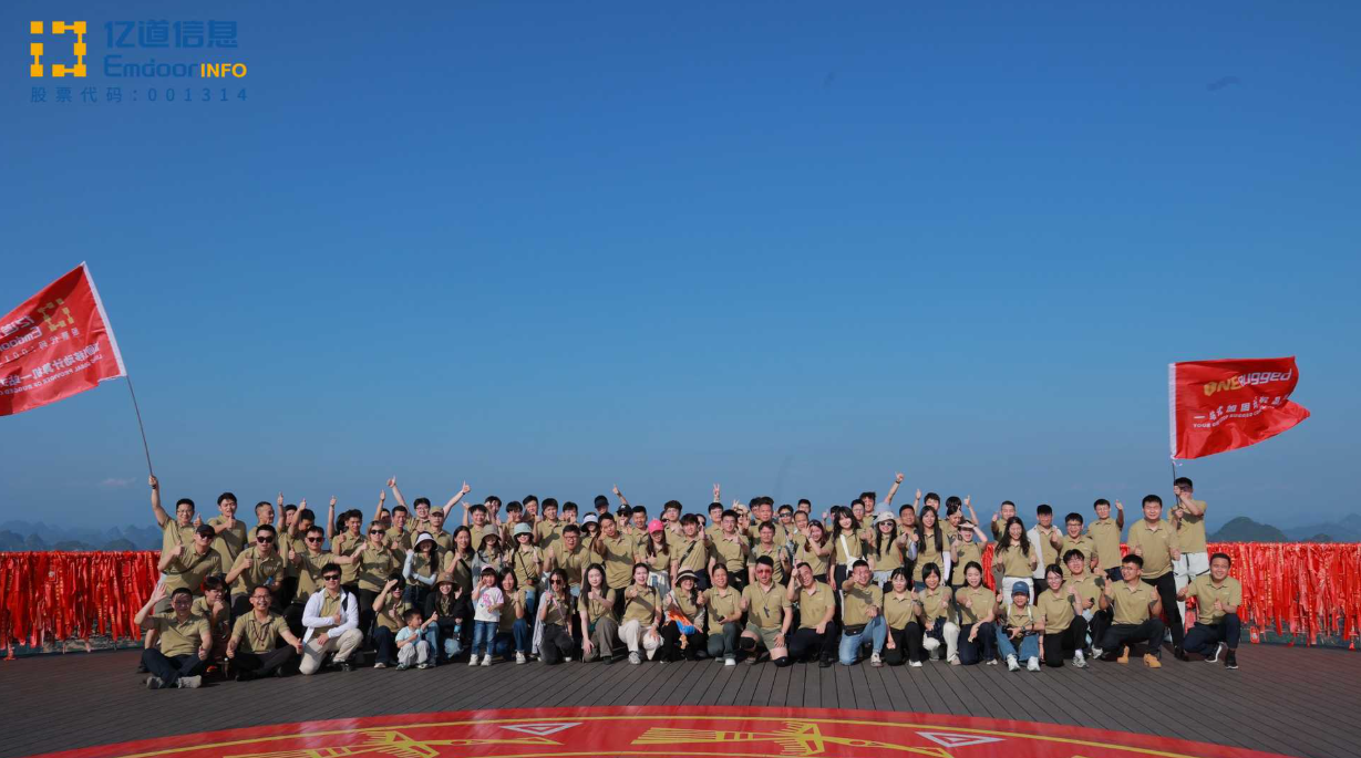  the team tackled Ruyi Peak. Ascending via cable car, the majestic forest of peaks unfolded below.